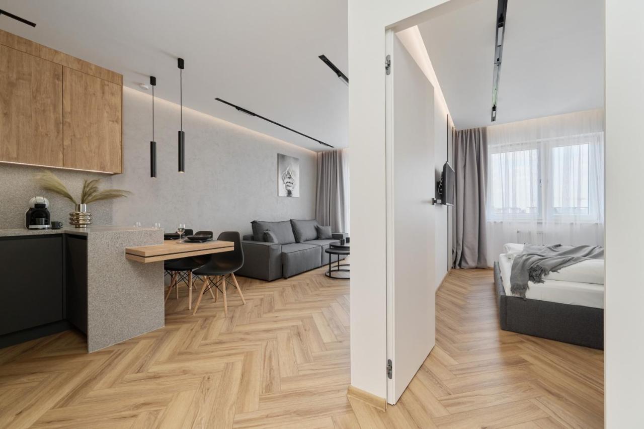 Exclusive Apartment With Balcony & Parking Wroclaw By Renters Prestige Exterior photo