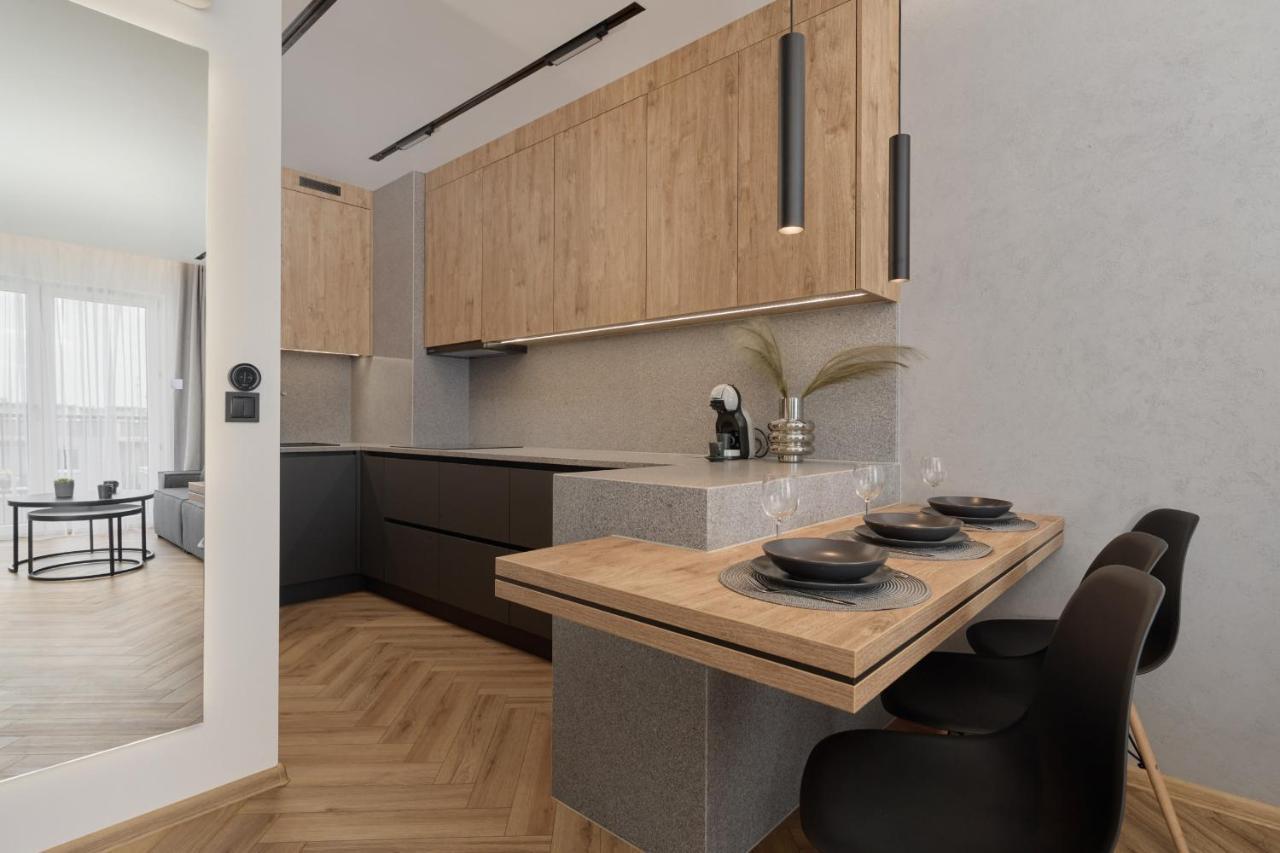 Exclusive Apartment With Balcony & Parking Wroclaw By Renters Prestige Exterior photo