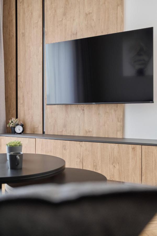 Exclusive Apartment With Balcony & Parking Wroclaw By Renters Prestige Exterior photo